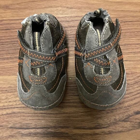 NWOT Roobeez London Mini Shoes for Babies Size 4. Brown Suede/Orange Stitching. - Picture 3 of 7